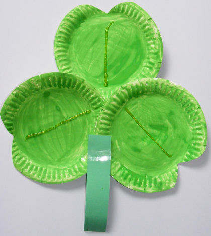 Paper plate shamrock