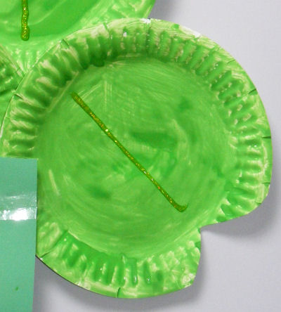 Paper plate shamrock detail